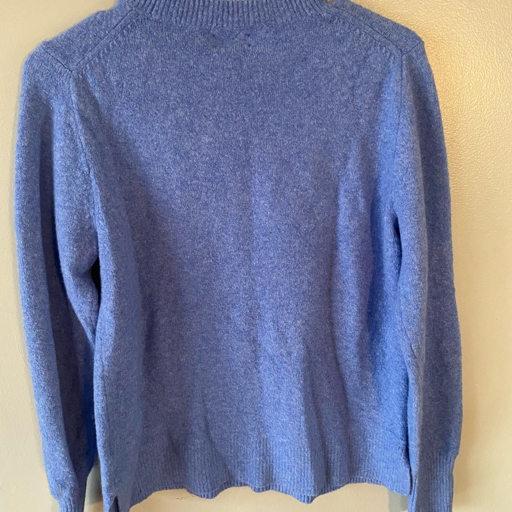 J. Crew Light Blue Extra Soft Crewneck Sweater Minimalist Cozy womens sz M - Picture 4 of 8